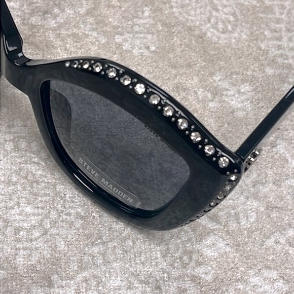 Brand New Steve Madden Oversized Cat Eye Black Sunglasses w/ Rhinestone Accents